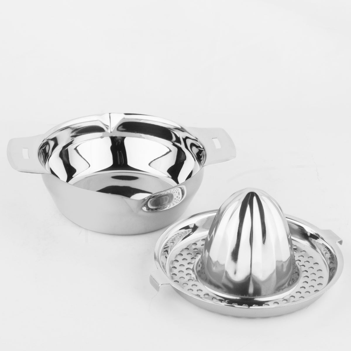"Garuda stainless steel citrus juicer placed on kitchen counter with fresh oranges – ideal manual juicer for home and professional use – rust-resistant and stylish design."